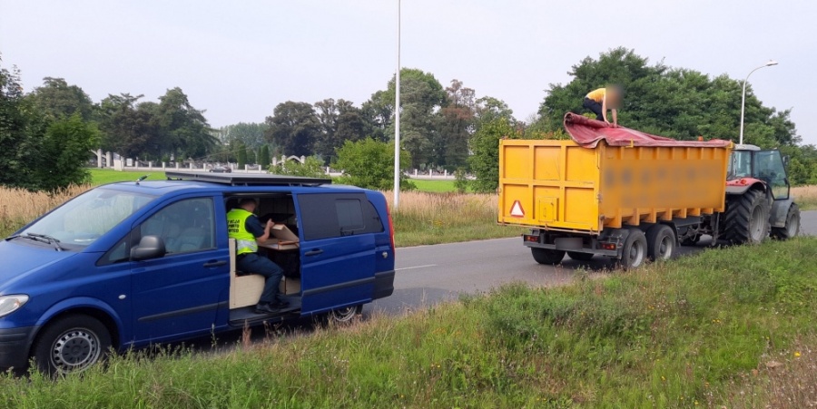 Nie zabezpieczył ładunku plandeką. Kierowcę zatrzymali inspektorzy WITD 