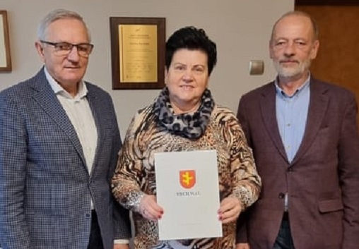 Sieć wodociągowa w Dąbroszynie przekazana. Dokumenty podpisane 