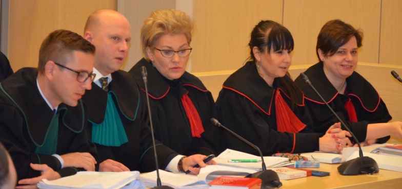 Trzy godziny przed sądem zeznawała siostra Adama Z. Teraz na pytania odpowiada policjant