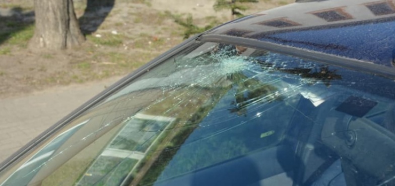 Jeździł z rozbitą przednią szybą. Policjanci na „rekonesansie” w Golinie