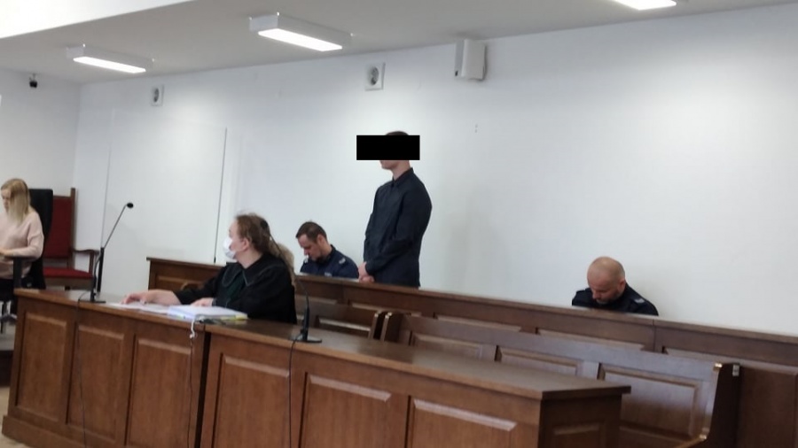 4 lata więzienia za napad na kantor i warzywniak. Zakończył się proces 17-latka