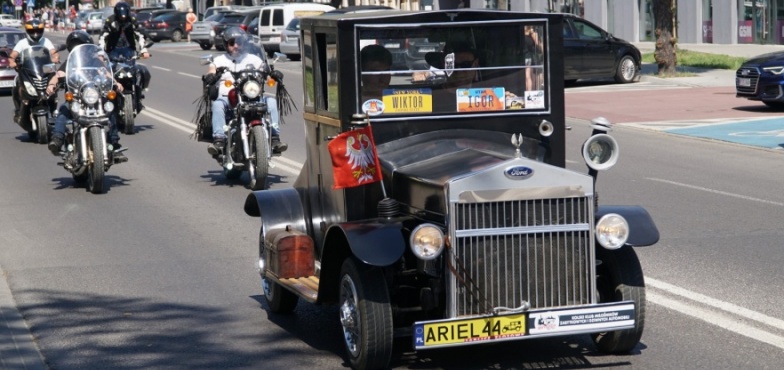 Wielka parada motocykli i zabytkowych aut. Było co podziwiać! 