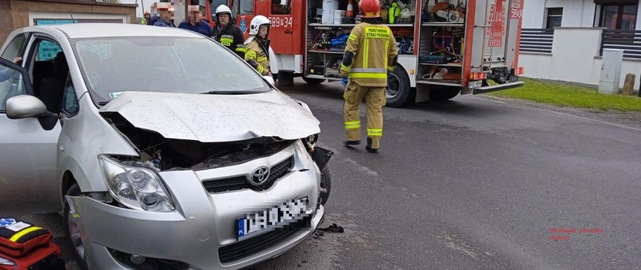 Zderzyły się dwa samochody. Pięć osób trafiło do szpitala, w tym troje dzieci