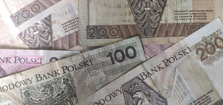Uwierzył, że córka spowodowała wypadek. Przekazał oszustom 65 tysięcy złotych