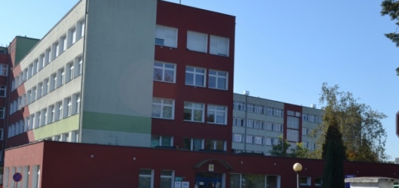 74-letni mężczyzna rzucił się z okna szpitala