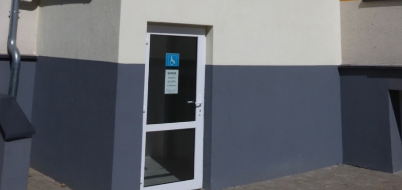 Windą wjadą na pierwsze piętro. To ułatwienie dla mieszkańców