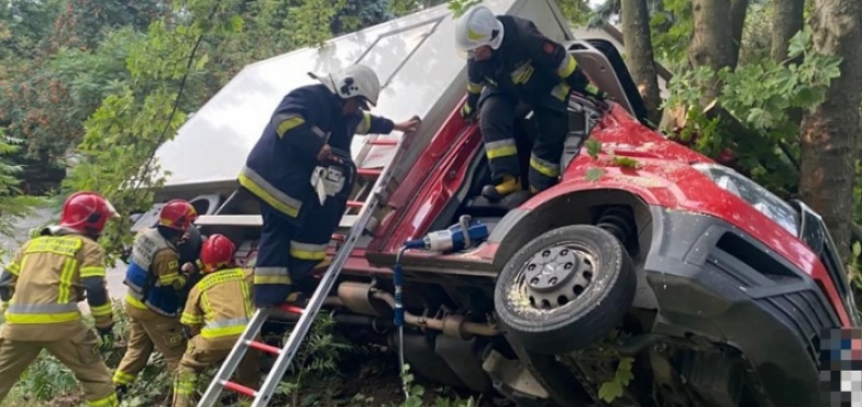 Tragiczny wypadek o poranku. Kierowcy nie udało się uratować