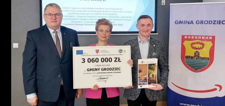 Otrzymali dofinansowanie na budowę ponad 2 kilometrów kanalizacji. Podpisali umowę z wicemarszałkiem