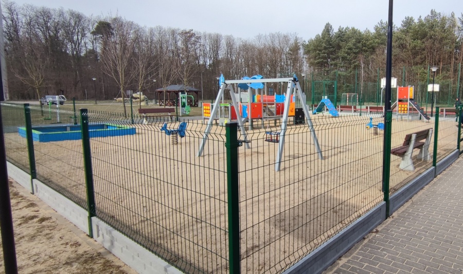 Maluchy już mogą się bawić. Jest nowy plac