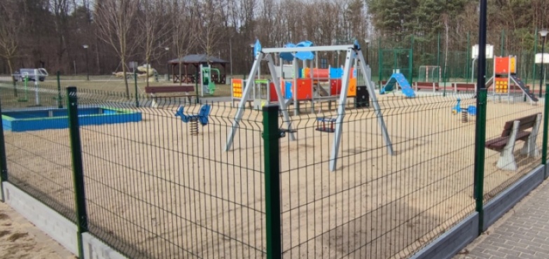 Maluchy już mogą się bawić. Jest nowy plac