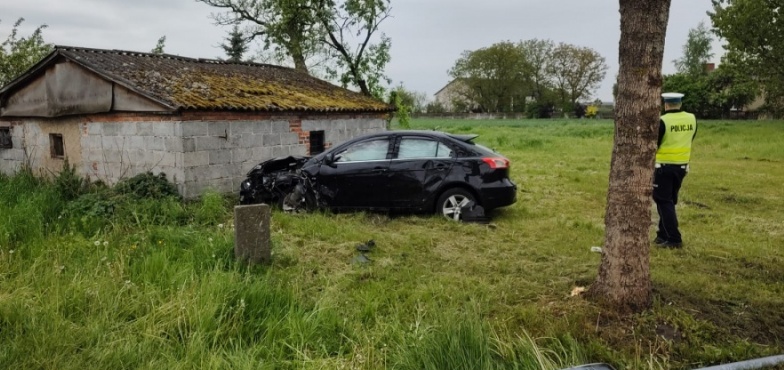 Wypadek w Drzewcach. Poszkodowani przewiezieni do szpitala
