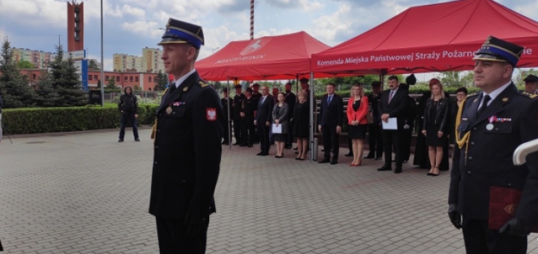 Konińscy strażacy świętowali swój dzień.  Były awanse i medale 