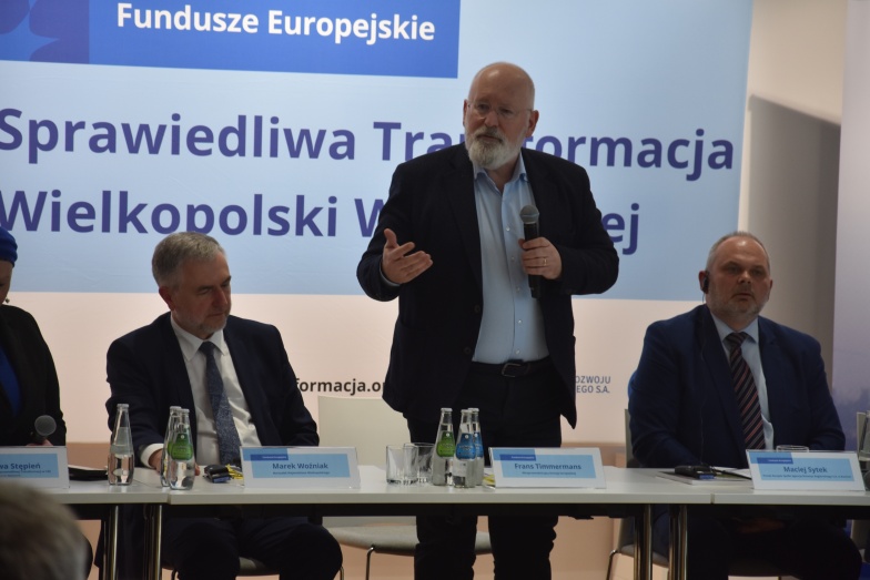 „Udało się zebrać bardzo dużo pieniędzy, żeby przejść przez transformację”. Frans Timmermans w Koninie 
