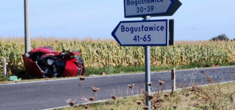 Po nieprzytomnego kierowcę przyleciał śmigłowiec ratunkowy
