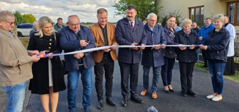 Jest nowa droga w Grochowach. Wygodne połączenie z innymi gminami