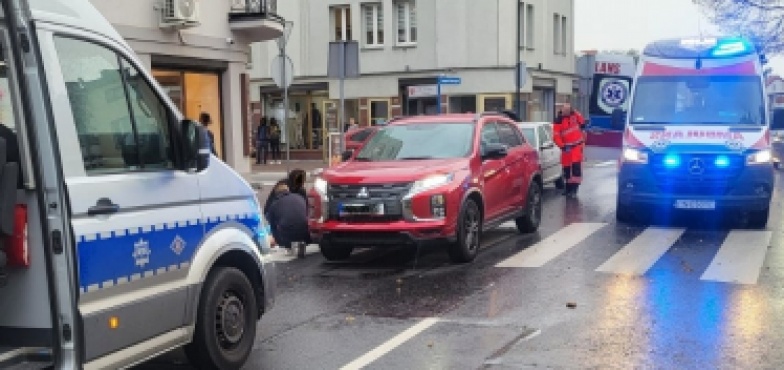 74-letnia piesza potrącona na pasach. Kierowca nie ustąpił pierwszeństwa