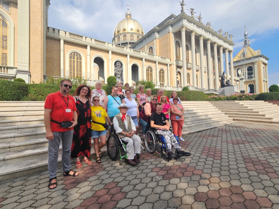 Podopieczni Fundacji „Otwarcie” w licheńskim sanktuarium. Czas wytchnienia i odpoczynku