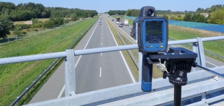 Jedenaście ciężarówek wyprzedzało na autostradzie. Mimo zakazu