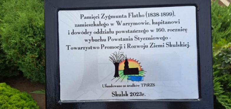 Tabliczka przy grobie bohatera. Mieszkańcy pamiętają