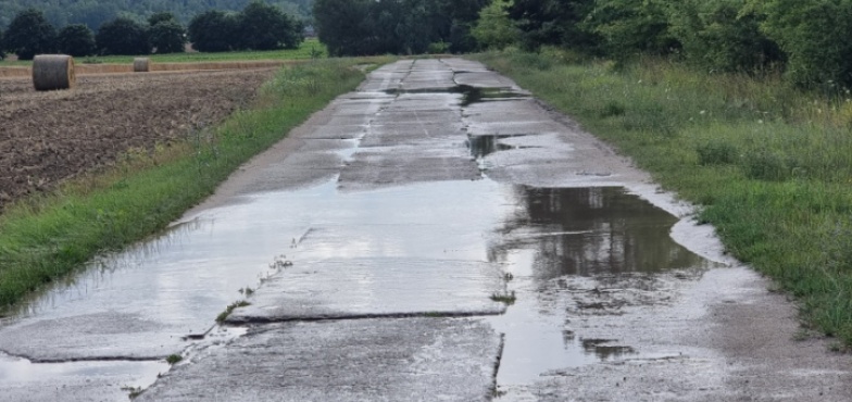 Dobra wiadomość dla mieszkańców. Zamiast krzywych płyt równa nawierzchnia
