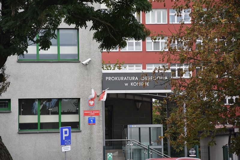 Co się stało w komisariacie w Starym Mieście? Śledczy zabezpieczyli ślady i przesłuchali świadków