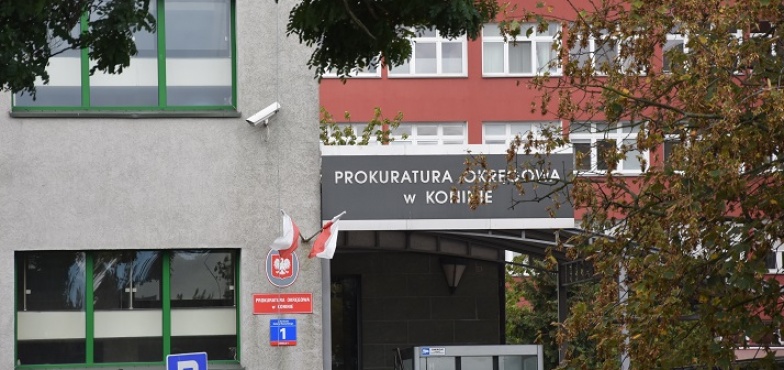 Co się stało w komisariacie w Starym Mieście? Śledczy zabezpieczyli ślady i przesłuchali świadków