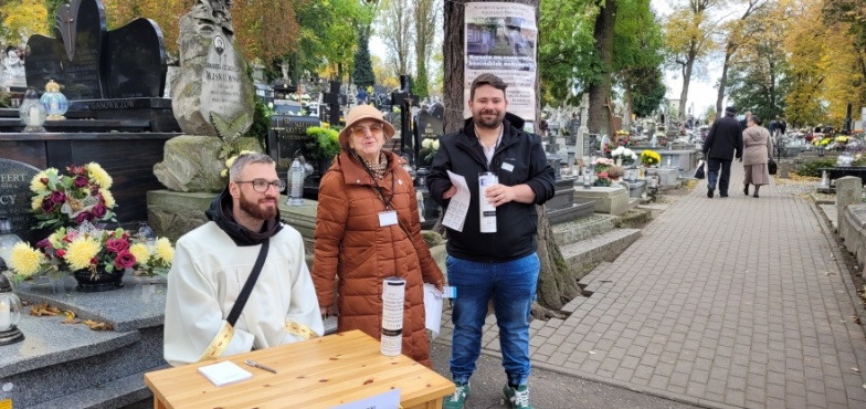 Zbierają pieniądze do puszek na renowację nagrobków. „Potrzeby nadal są” 