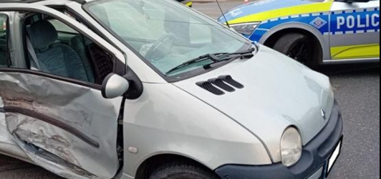 Wypadek na skrzyżowaniu. 73-letni kierowca nie ustąpił pierwszeństwa