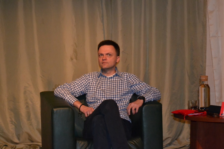 Nie praktykuje lanego poniedziałku i tłucze malowane jaja. Szymon Hołownia składa świąteczne życzenia