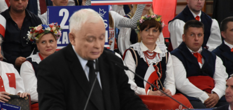 „Tylko my jesteśmy w stanie obronić Polskę przed nieszczęściem”. Prezes PiS w Sompolnie