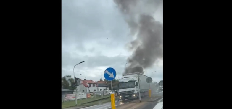 Pożar na drodze krajowej w Słupcy