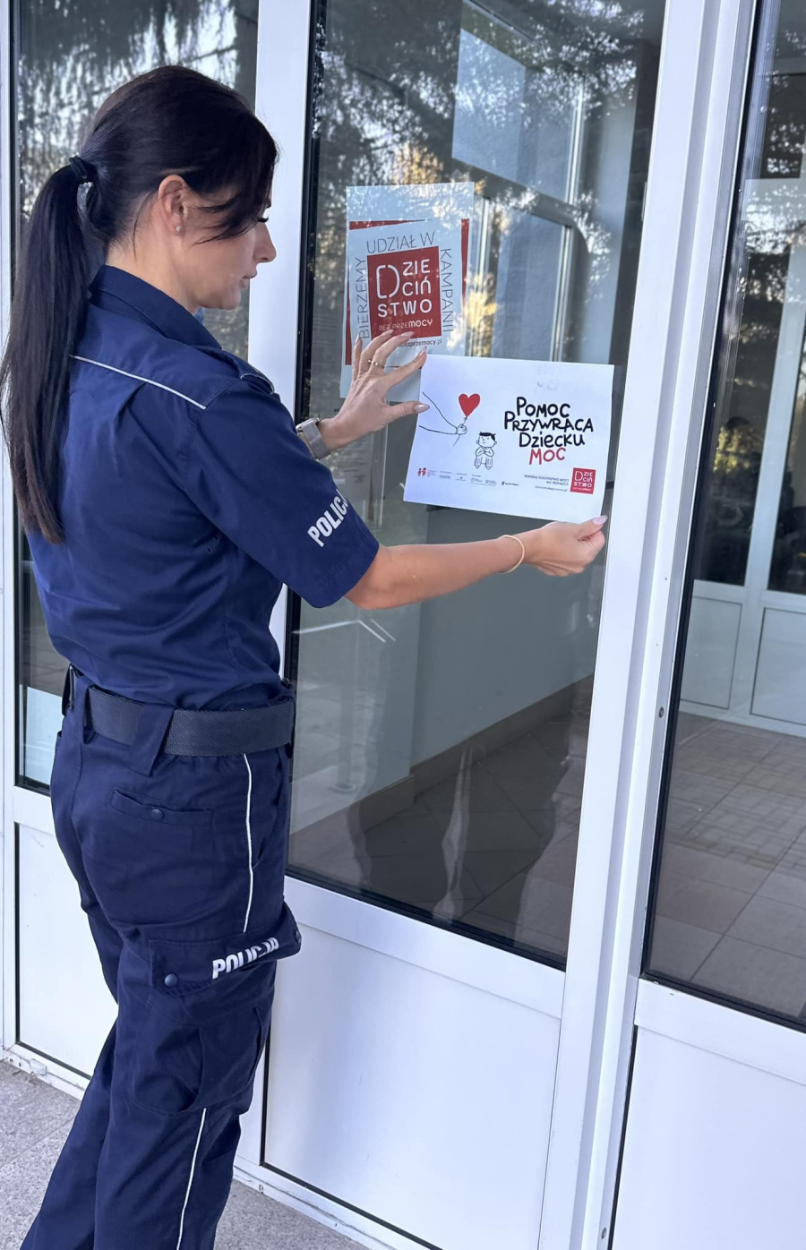 Pomoc przywraca dziecku moc. Policjanci w kampanii