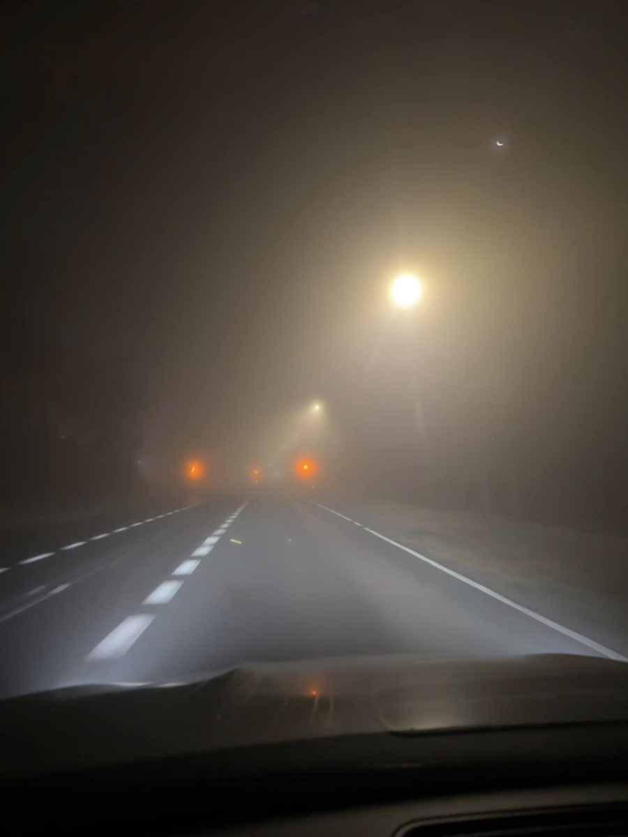 Jak prowadzić auto podczas mgły?