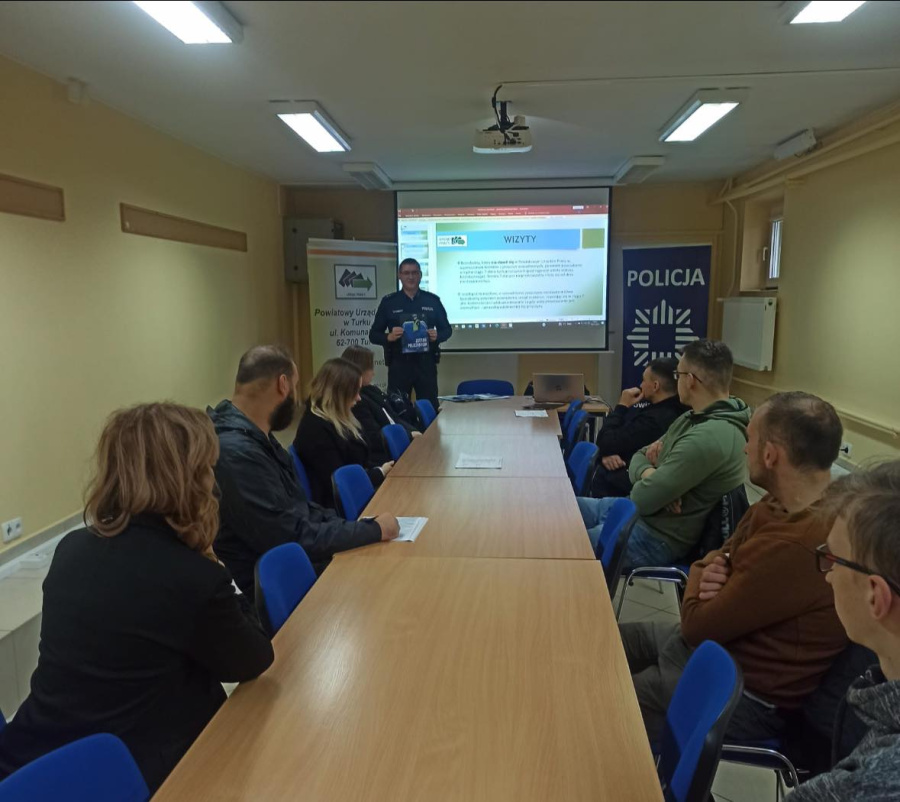 Policjanci w urzędzie pracy. Promowali swój zawód 