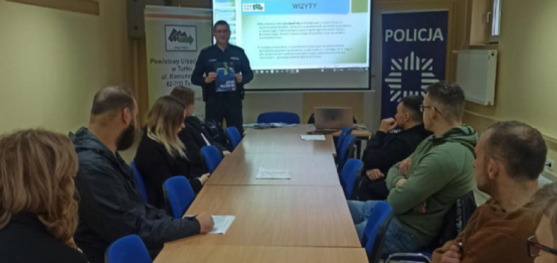 Policjanci w urzędzie pracy. Promowali swój zawód 