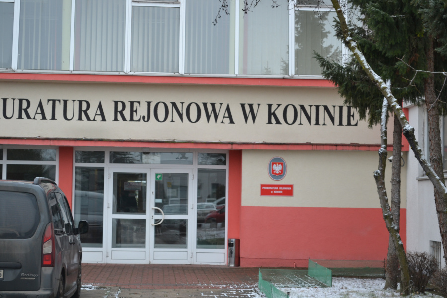 Zmarła od uderzeń narzędziem tępokrawędzistym. Śledczy zabezpieczyli metalową rurkę