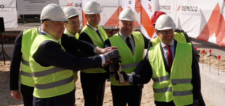 Powstaną nowe mieszkania. Wmurowali kamień węgielny