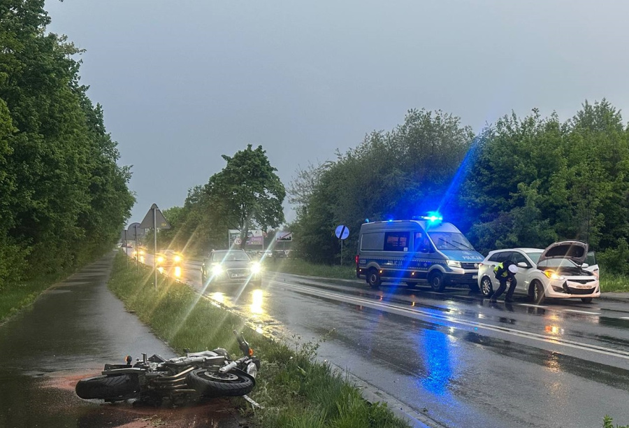 Motocyklista w szpitalu. Zderzenie z osobówką