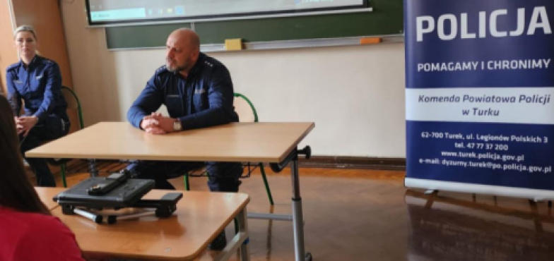 Komendant spotyka się z maturzystami
