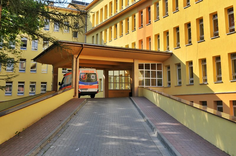 Rodzeństwo napiło się płynu na mszyce. Rodzice trzymali go w butelce po słodkim napoju 