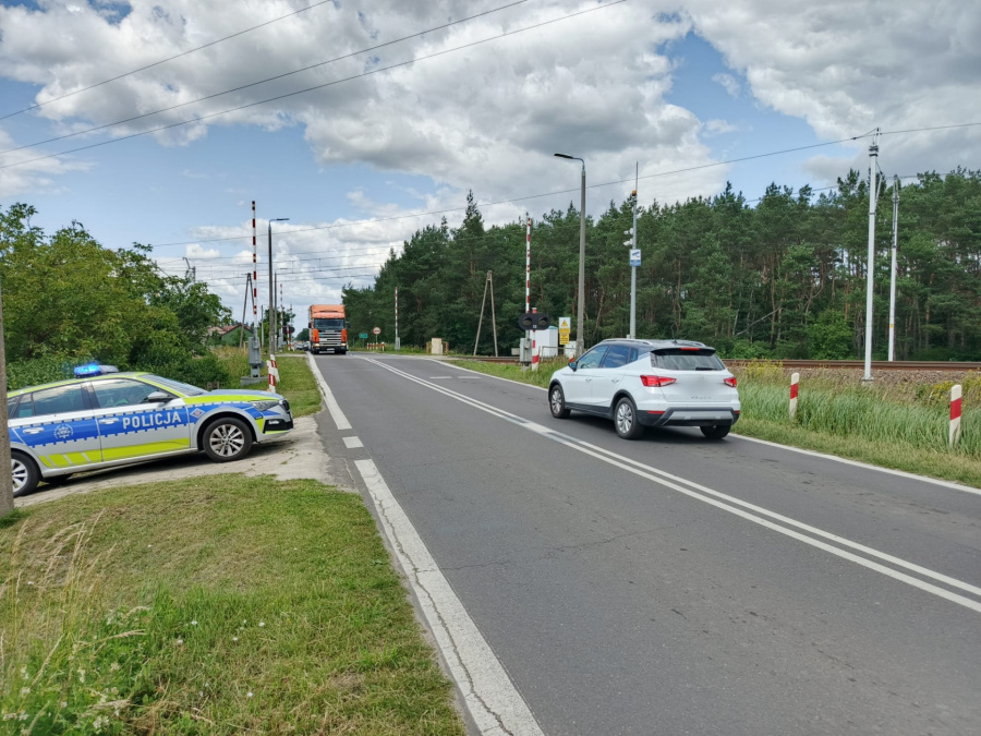 Dochodzi do sytuacji skrajnie niebezpiecznych. Uważajcie na przejeździe kolejowym w Borkach
