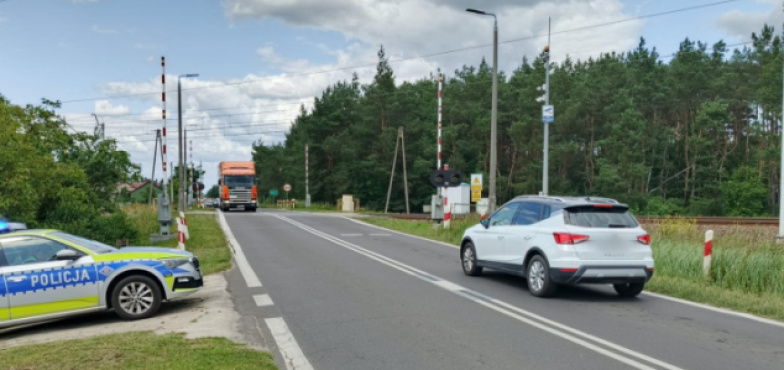Dochodzi do sytuacji skrajnie niebezpiecznych. Uważajcie na przejeździe kolejowym w Borkach