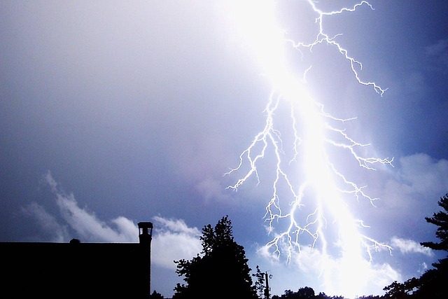 Ostrzeżenie meteorologiczne! Mogą być burze i silny wiatr