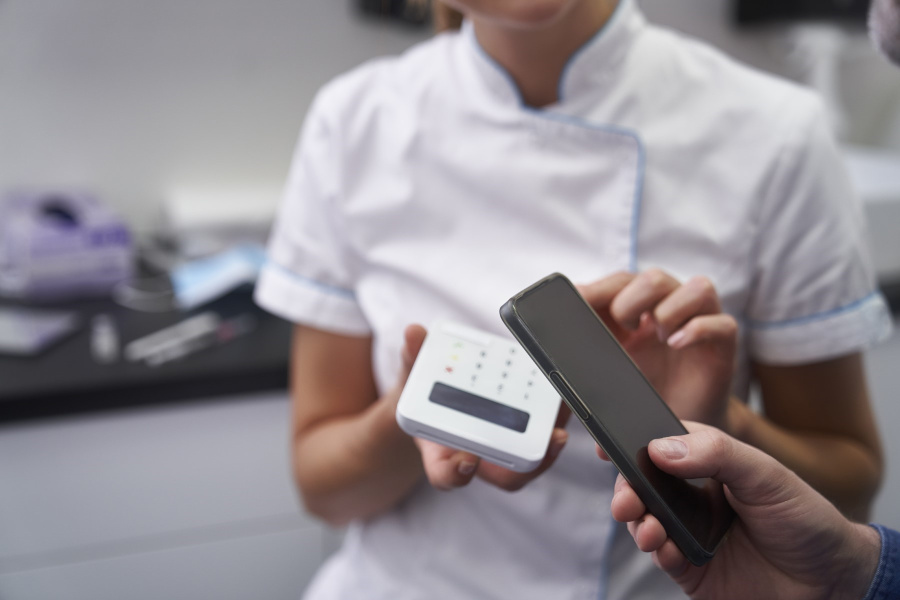 Mobilne kasy fiskalne i terminale – idealne rozwiązanie dla handlu obwoźnego i usług w terenie?