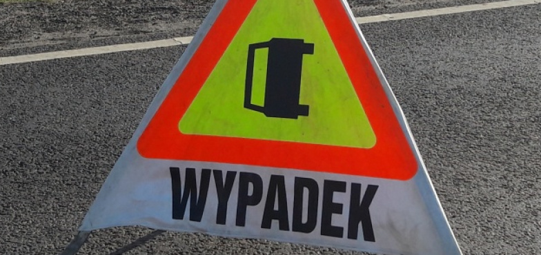 19-latka uderzyła w słup oświetleniowy