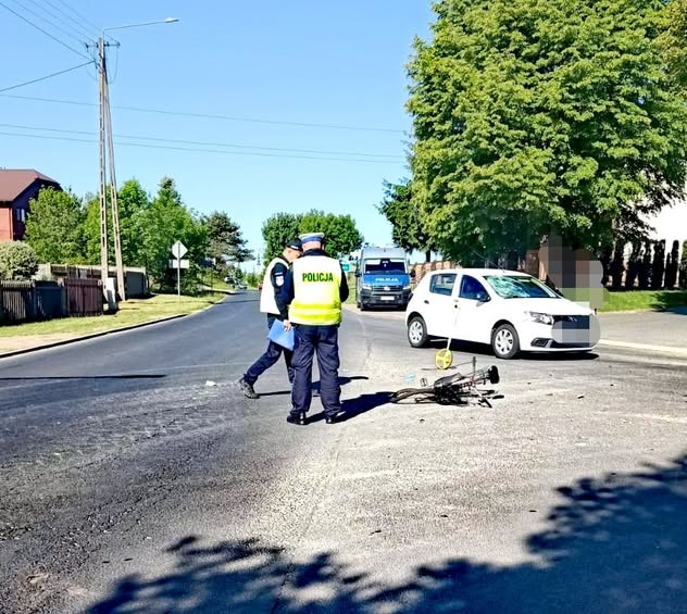 69-latka przewieziona do szpitala. Wypadek na skrzyżowaniu