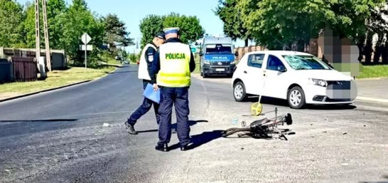 69-latka przewieziona do szpitala. Wypadek na skrzyżowaniu