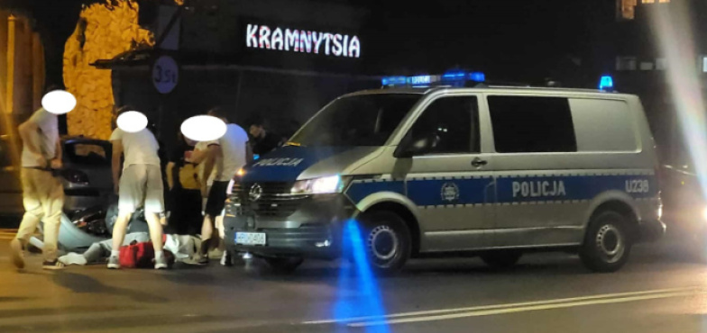 Wypadek na skrzyżowaniu, motocyklista w szpitalu