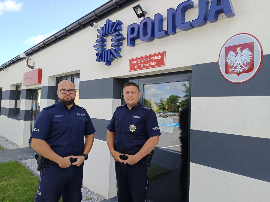 Pomogli uratować życie seniorce. Podziękowania dla ostrowickich policjantów