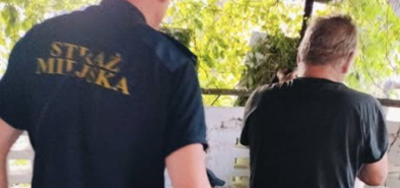 Od noclegowni wolą wiaty śmietnikowe